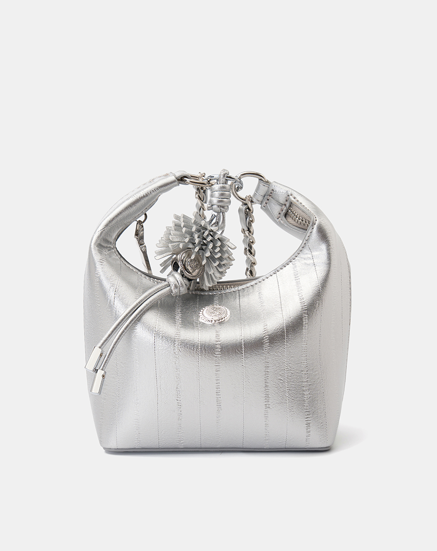 Túi Xách Nhỏ Hobo Phối Charm Strawberry - Image 2