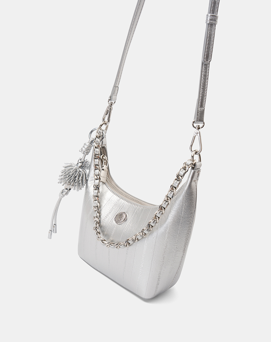 Túi Xách Nhỏ Hobo Phối Charm Strawberry - Image 3