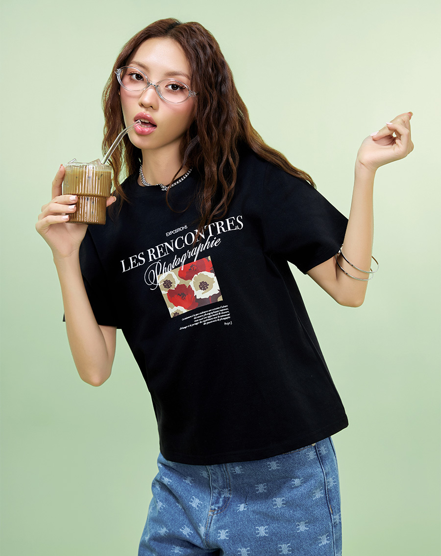 Áo thun form boxy in Photographie - Image 1