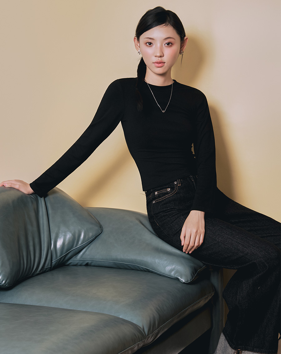 Áo thun form slim-fit tay dài - Image 1