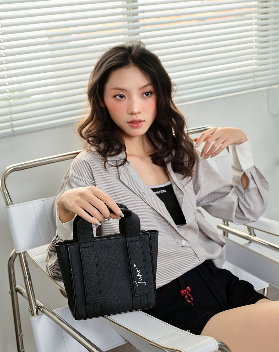 Túi Xách Nhỏ Top Handle Trang Trí Logo Cách Điệu - Image 3