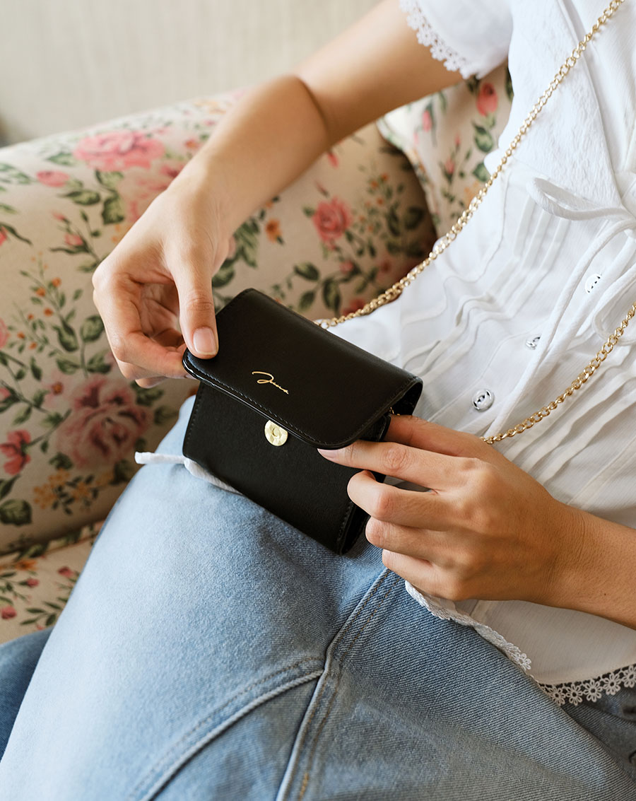 Ví Ngắn Nắp Gập Có Dây Đeo - Image 3