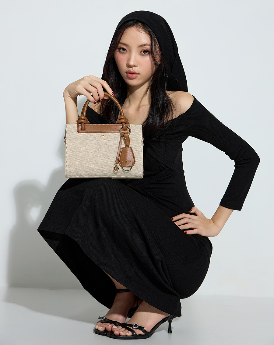 Túi Xách Nhỏ Tay Cầm Xoắn Phối Charm - Image 2