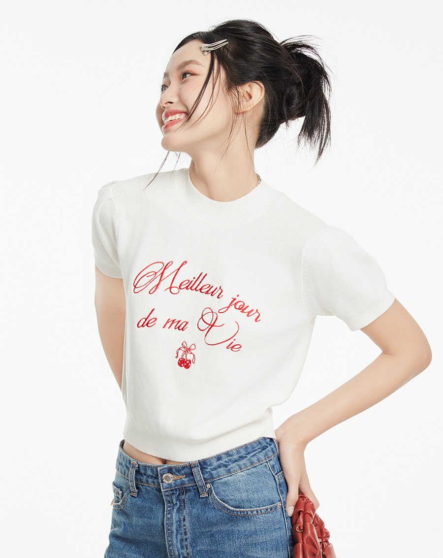 Áo dệt kim cổ lọ thêu chữ “Meilleur jour de ma vie” - Image 3