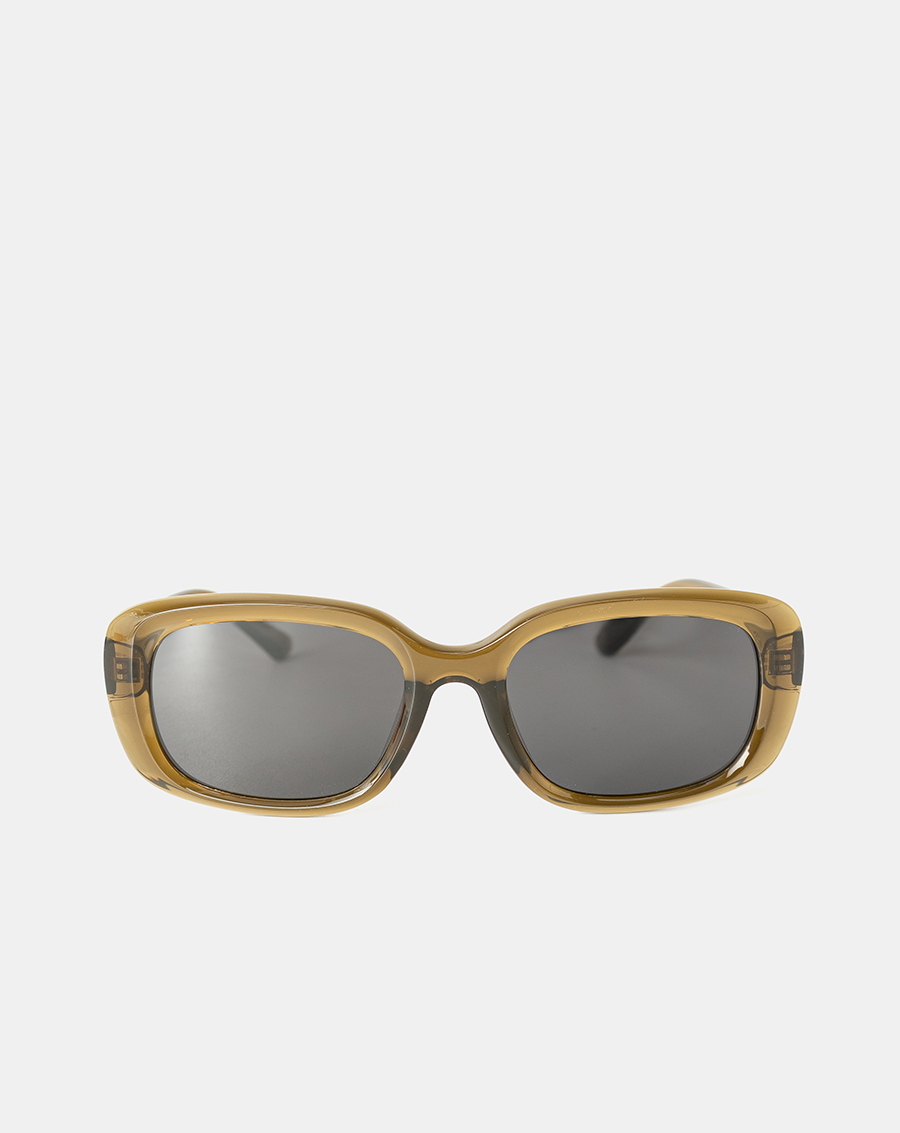 Mắt kinh gọng vuông